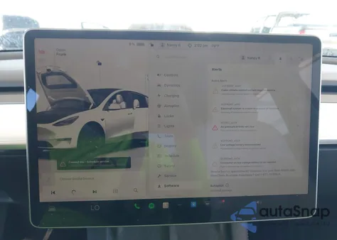 2023 Tesla Model Y Awd/Long Range Dual Motor All-Wheel Drive z USA, uszkodzony, nr VIN 7SAYGDEE1PF627623